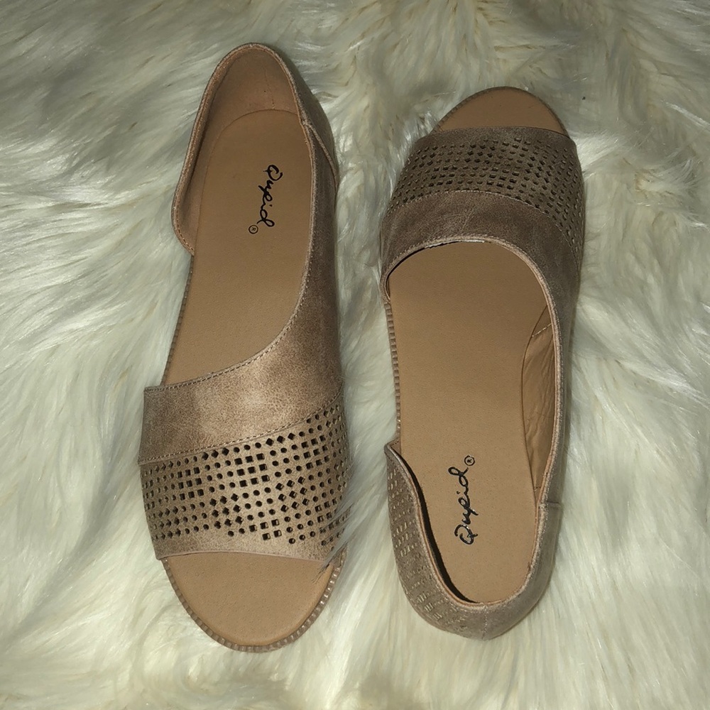 Asymmetrical Peep-Toe Sandals!